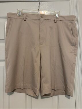 Roundtree & Yorke Classic Men's Beige Golf Shorts